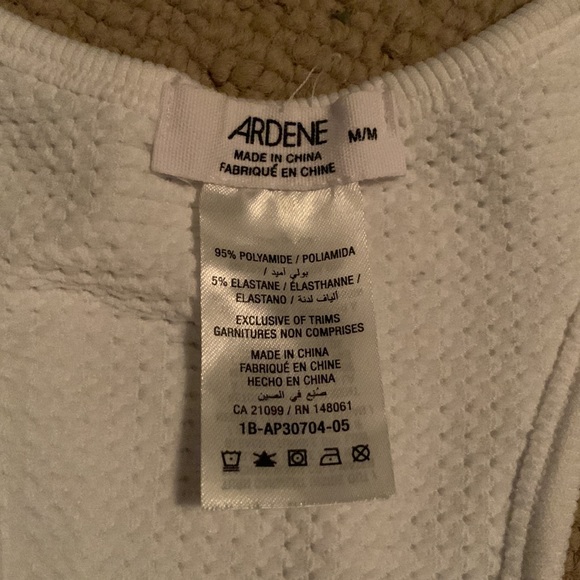 White cropped tank top - Picture 2 of 3